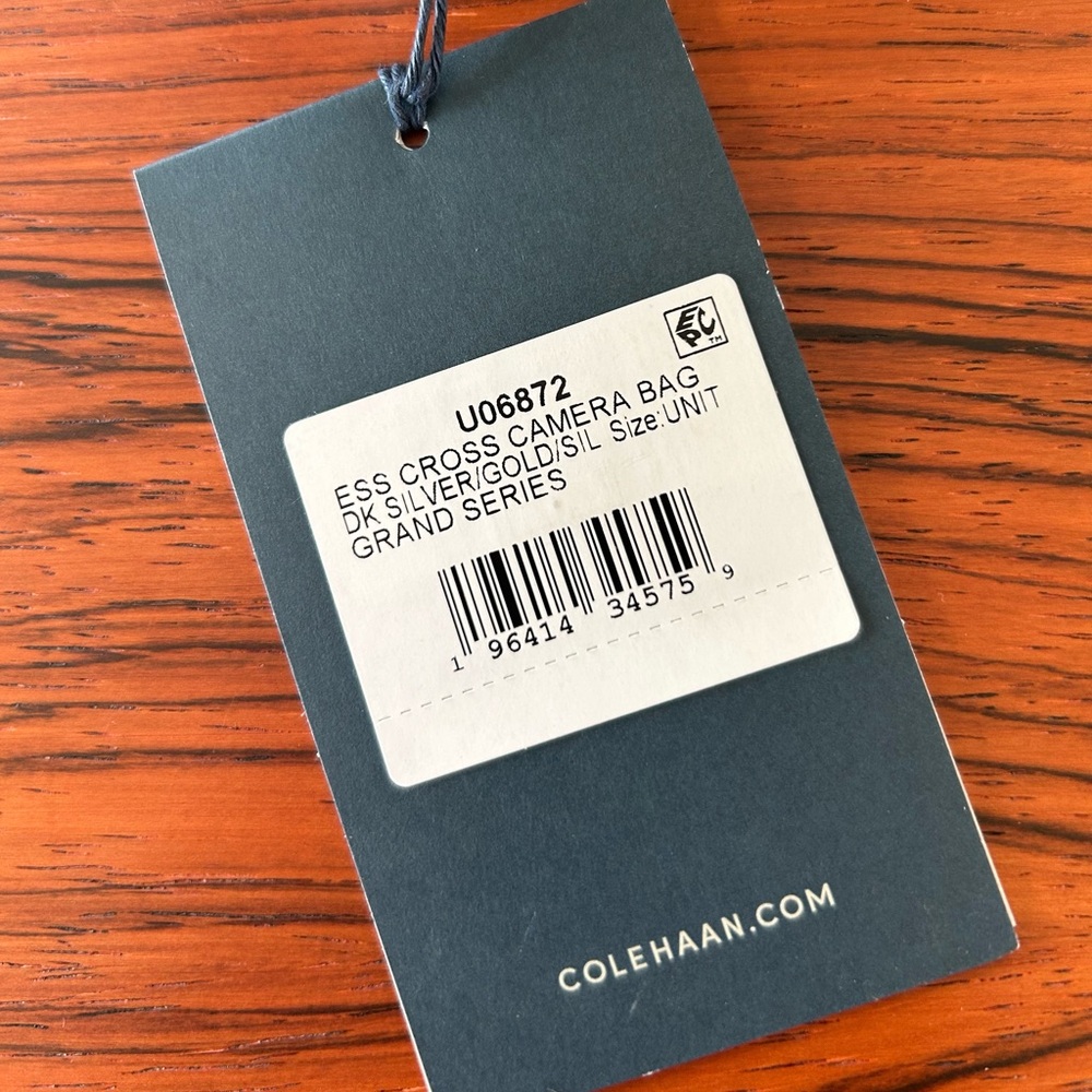 NWT COLE HAAN Grand Essentials Crossbody Camera Bag in Silver Gold - Picture 9 of 9